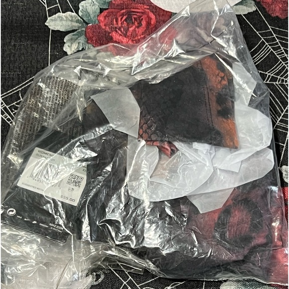 NWT NIKE ONE 7” DRI-FIT BLACK/MULTI WOMENS PERFORMANCE TRAINING SHORTS SZ XS - Picture 7 of 8